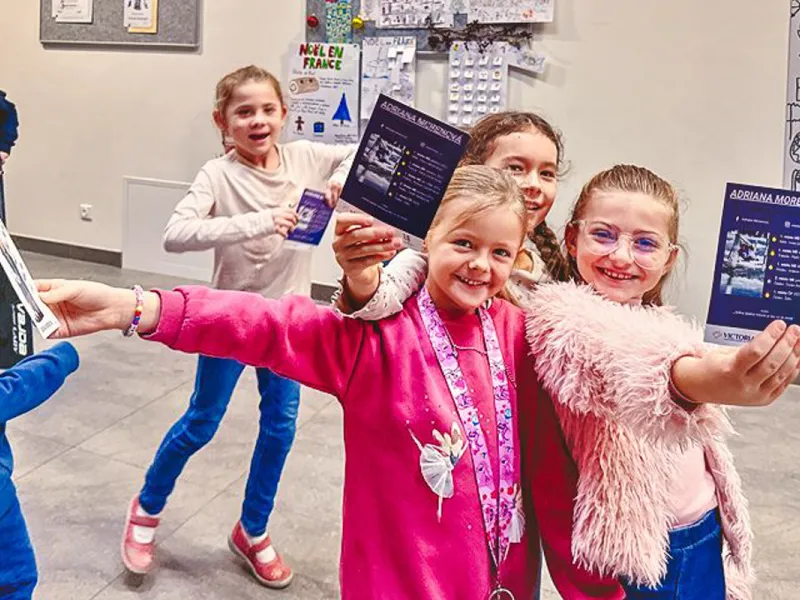 Adriana_Morenová_žáci_hovoří_s_reprezentantkou_ČR