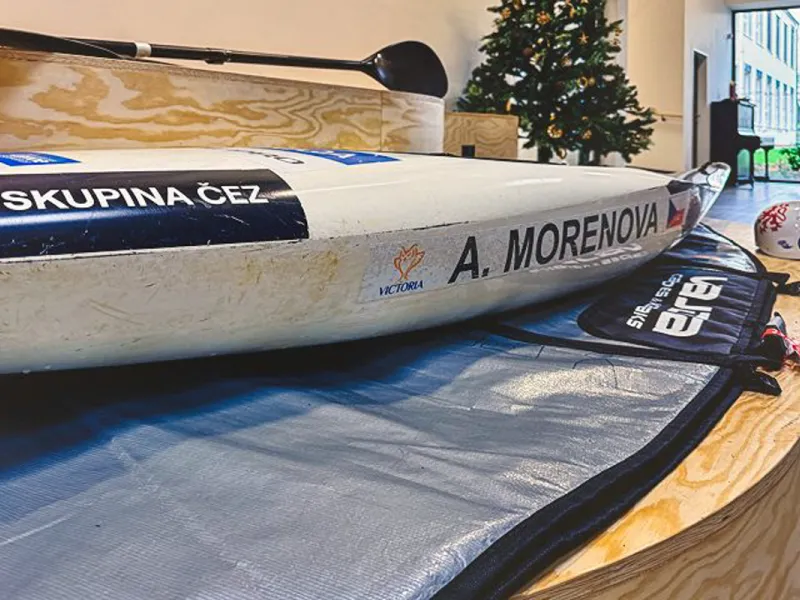 Adriana_Morenová_žáci_hovoří_s_reprezentantkou_ČR