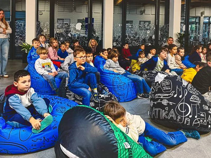 Adriana_Morenová_žáci_hovoří_s_reprezentantkou_ČR