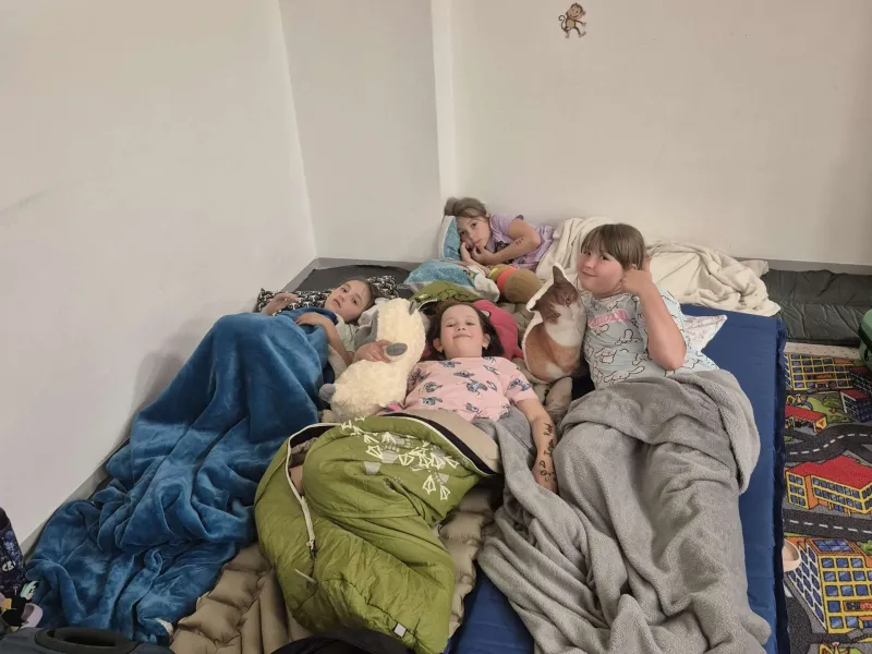Přespávačka ve škole s opékaním buřtíků