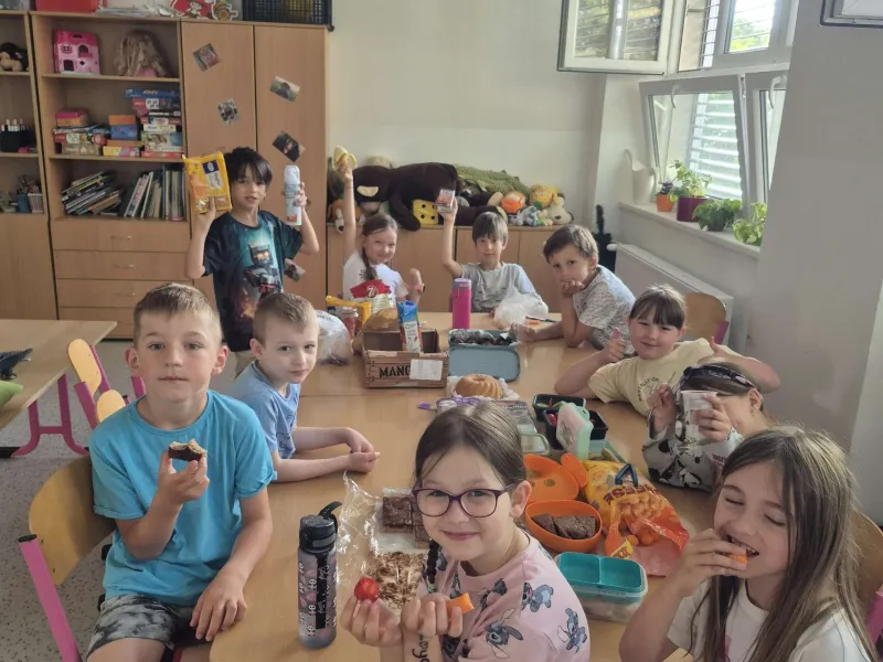 Přespávačka ve škole s opékaním buřtíků