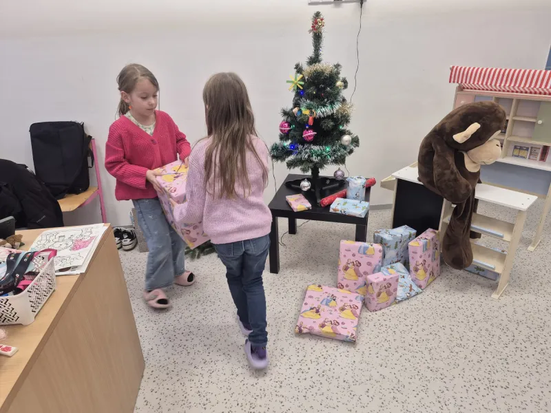 Vánoční besídka opičky