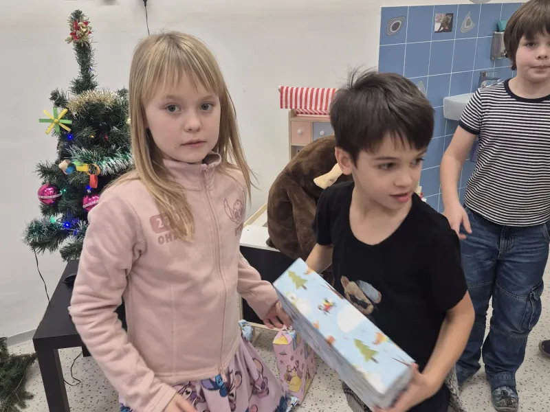 Vánoční besídka opičky