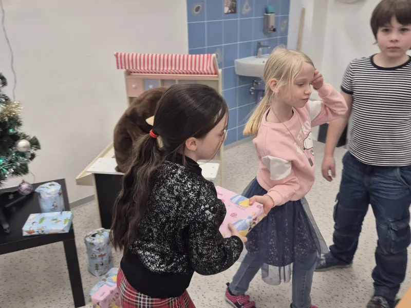 Vánoční besídka opičky