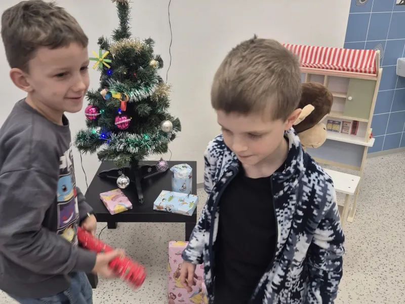 Vánoční besídka opičky