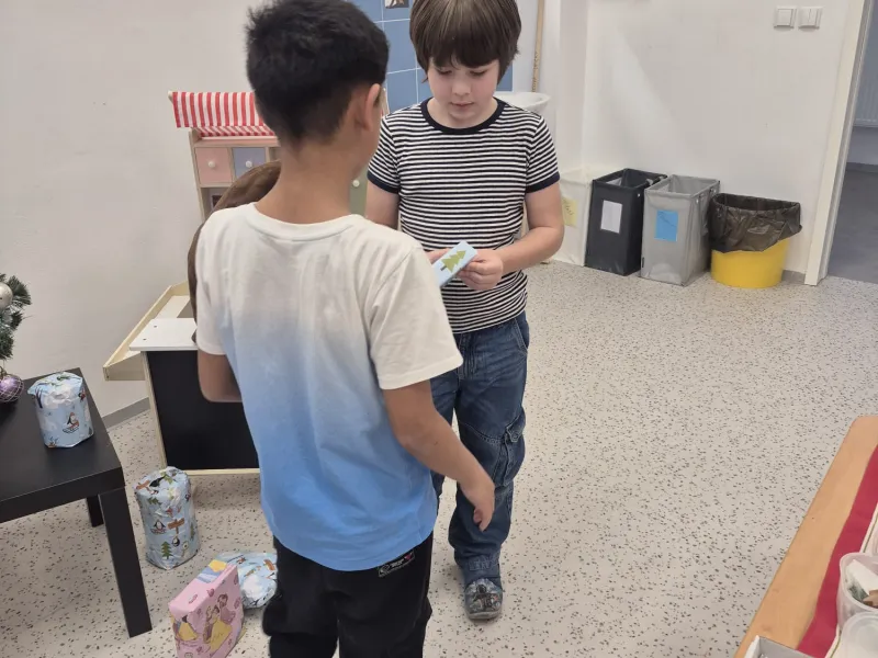 Vánoční besídka opičky