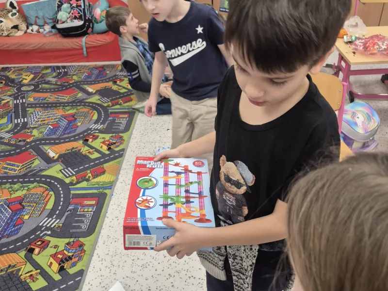 Vánoční besídka opičky