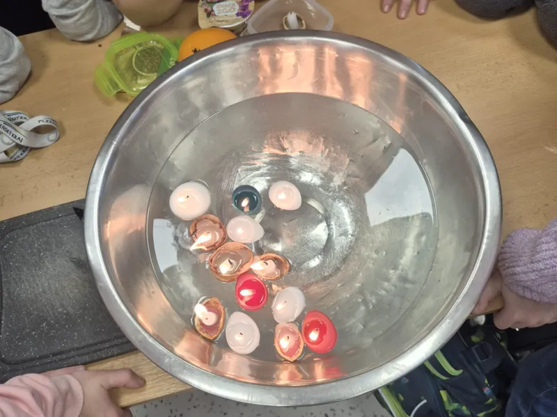 Vánoční besídka opičky