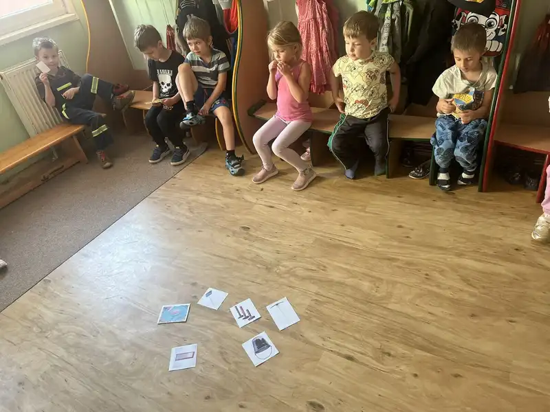 8313