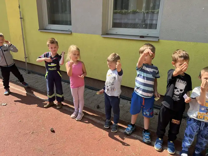 8324