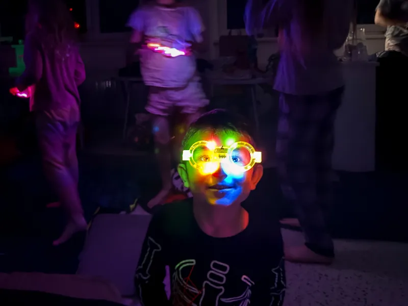 Druzina_lvicata_prespavani_ve_skole