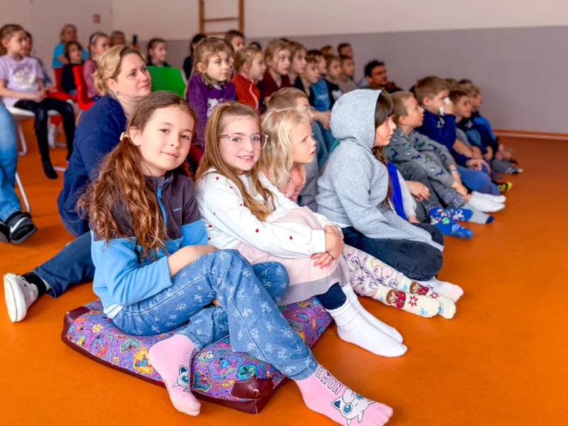 Papoušci_a_jeji_svět_přednáška_s_exotickými_ptáky