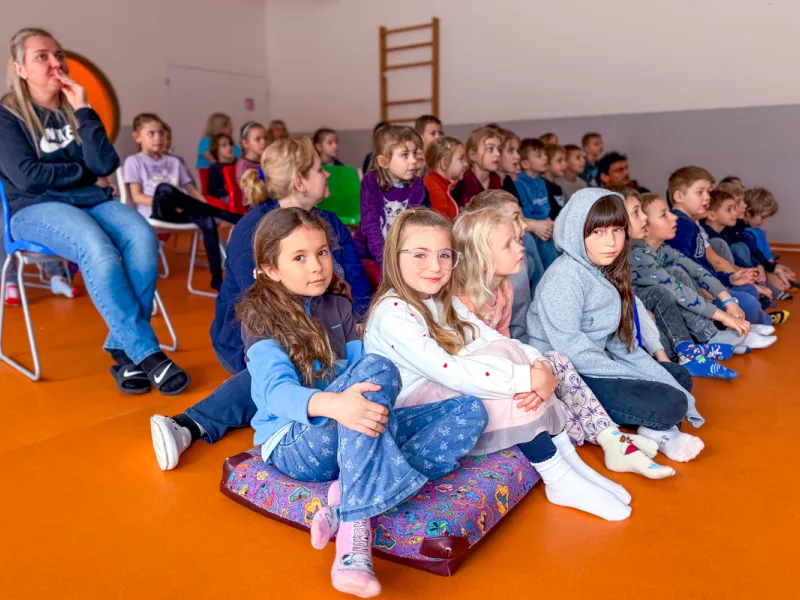 Papoušci_a_jeji_svět_přednáška_s_exotickými_ptáky