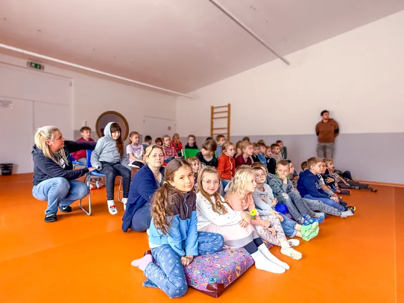 Papoušci_a_jeji_svět_přednáška_s_exotickými_ptáky