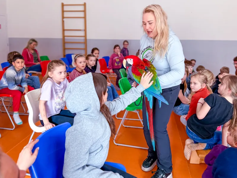 Papoušci_a_jeji_svět_přednáška_s_exotickými_ptáky