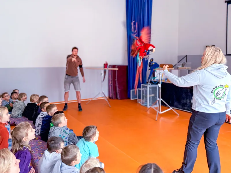 Papoušci_a_jeji_svět_přednáška_s_exotickými_ptáky