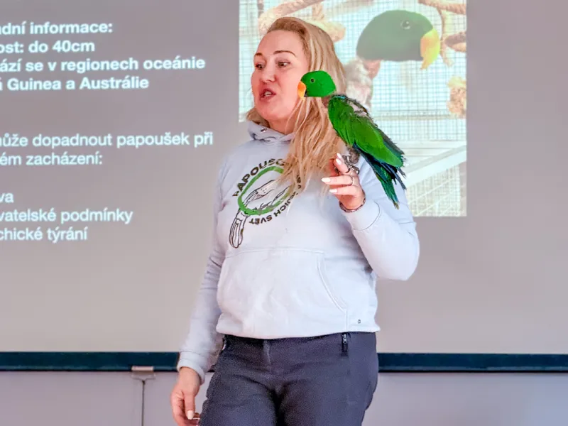 Papoušci_a_jeji_svět_přednáška_s_exotickými_ptáky