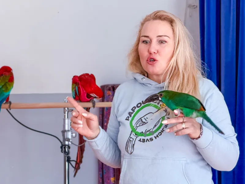 Papoušci_a_jeji_svět_přednáška_s_exotickými_ptáky