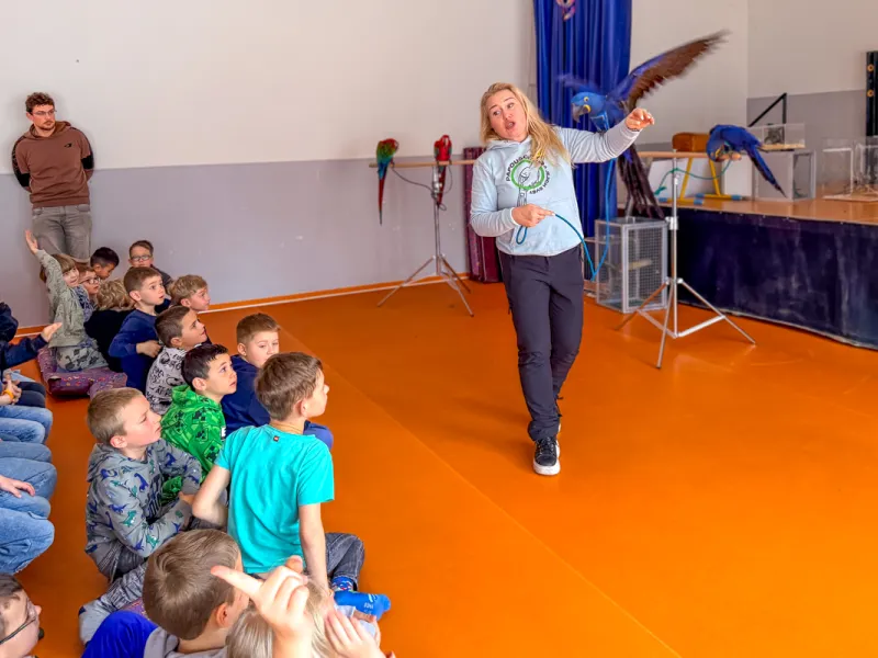 Papoušci_a_jeji_svět_přednáška_s_exotickými_ptáky