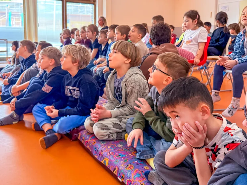 Papoušci_a_jeji_svět_přednáška_s_exotickými_ptáky