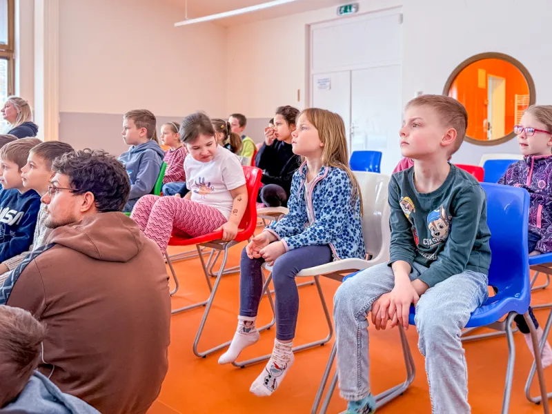 Papoušci_a_jeji_svět_přednáška_s_exotickými_ptáky