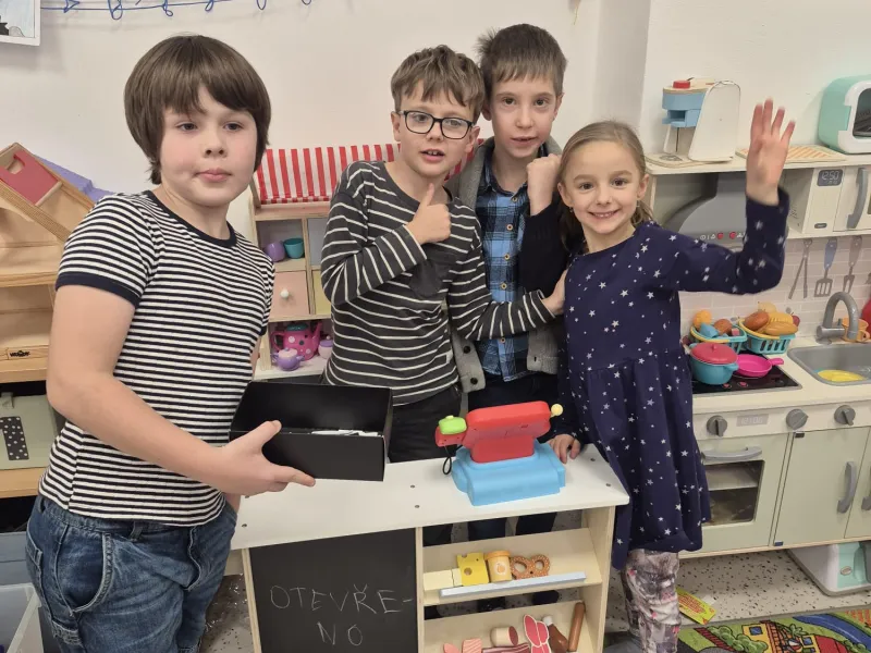 Vánoční besídka opičky