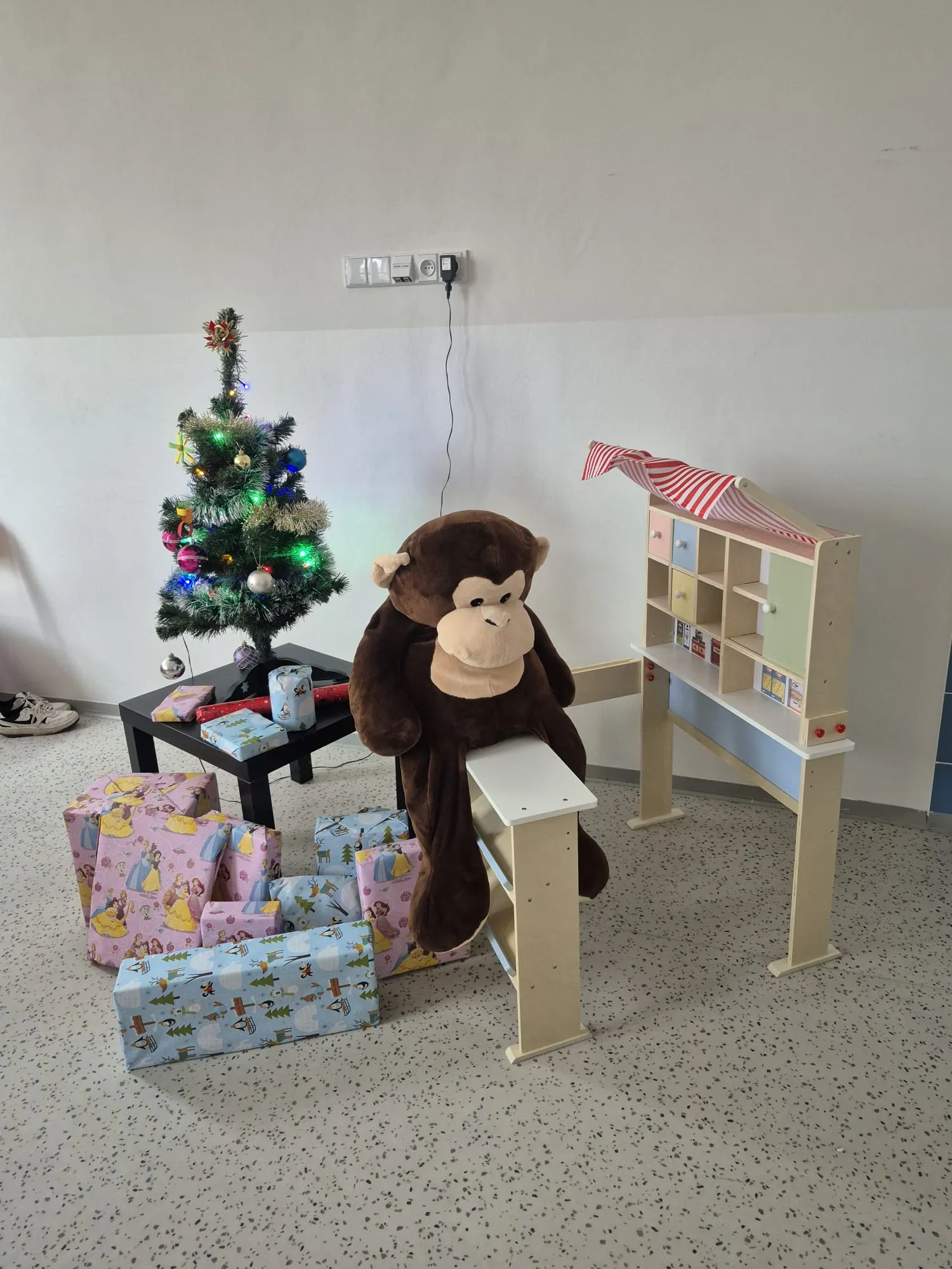 Vánoční besídka opičky